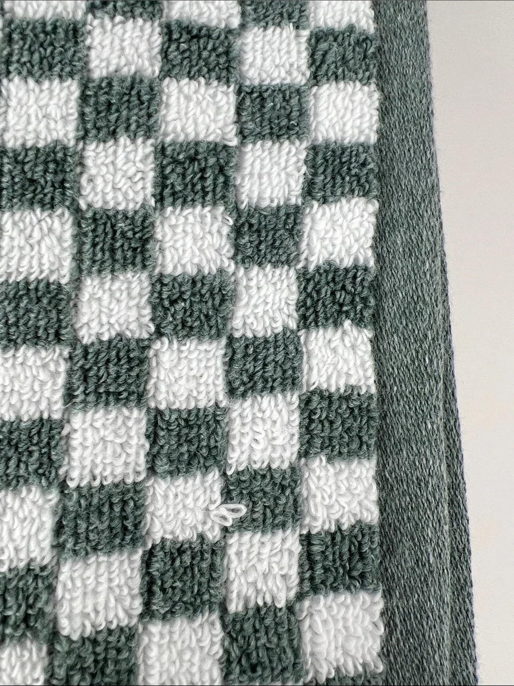 Common Thread Bamboo Eco-Mélange Bath Towels Checkerboard Green White 2 Pc NEW